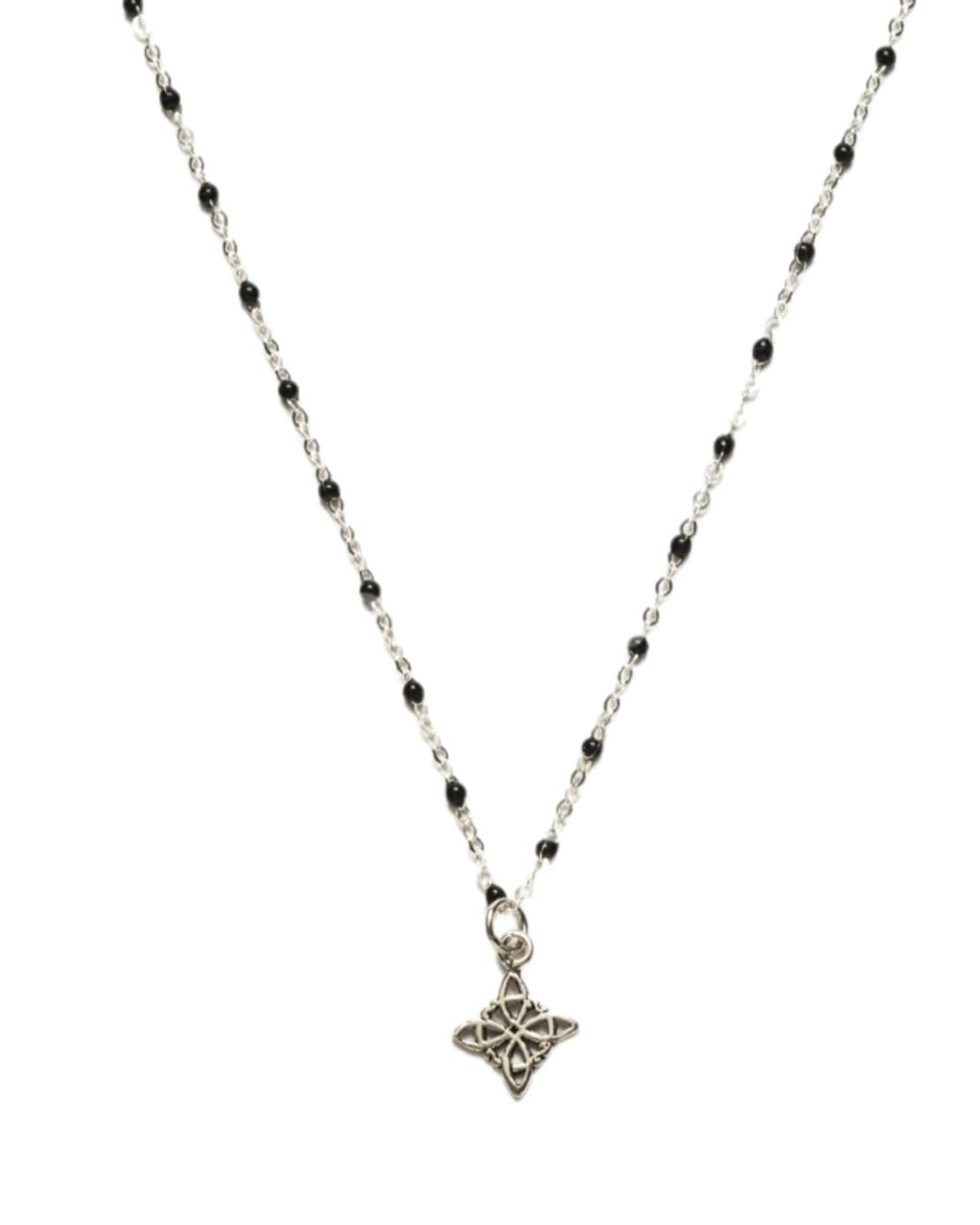 Collar Bolitas Negras Nudo de Bruja de Plata de Ley