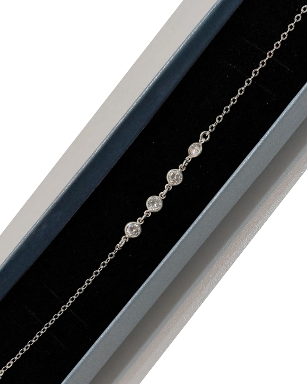 Pulsera con Bisel de Circonitas Blancas