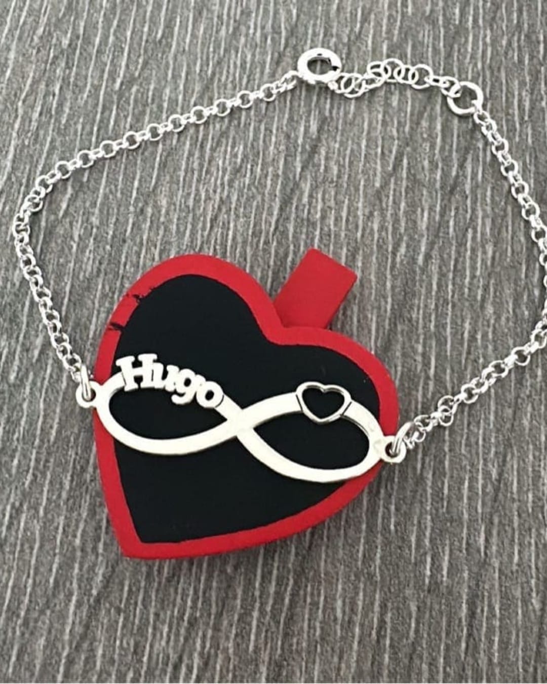 Pulsera Infinito con Nombre y Silueta de Corazón