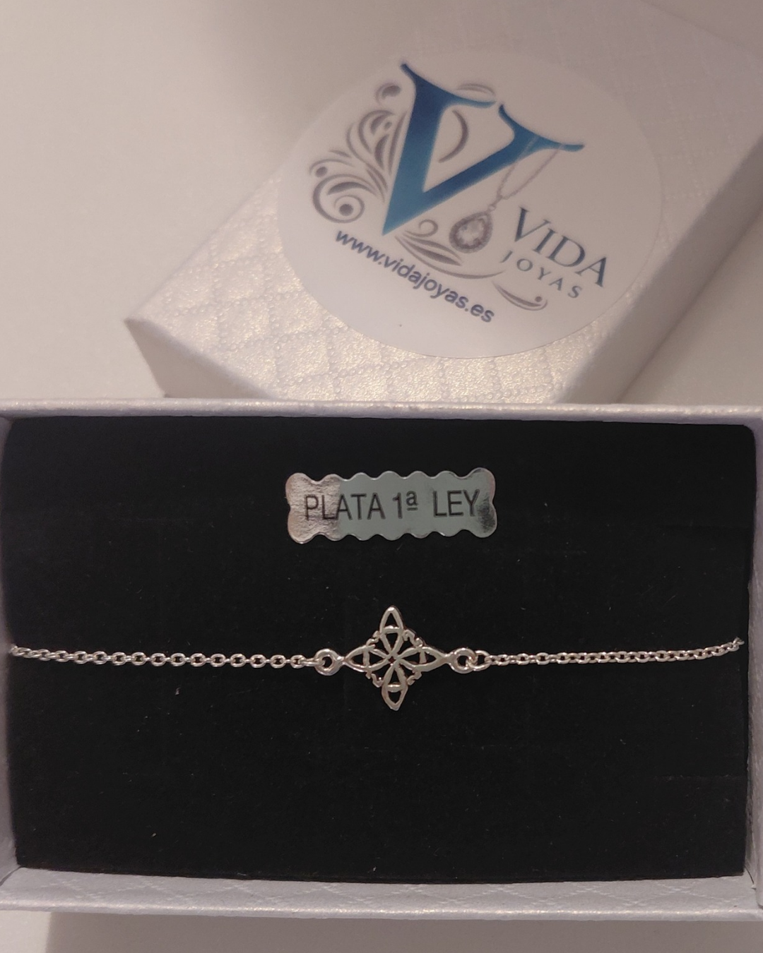 Pulsera con pequeño Nudo de Bruja