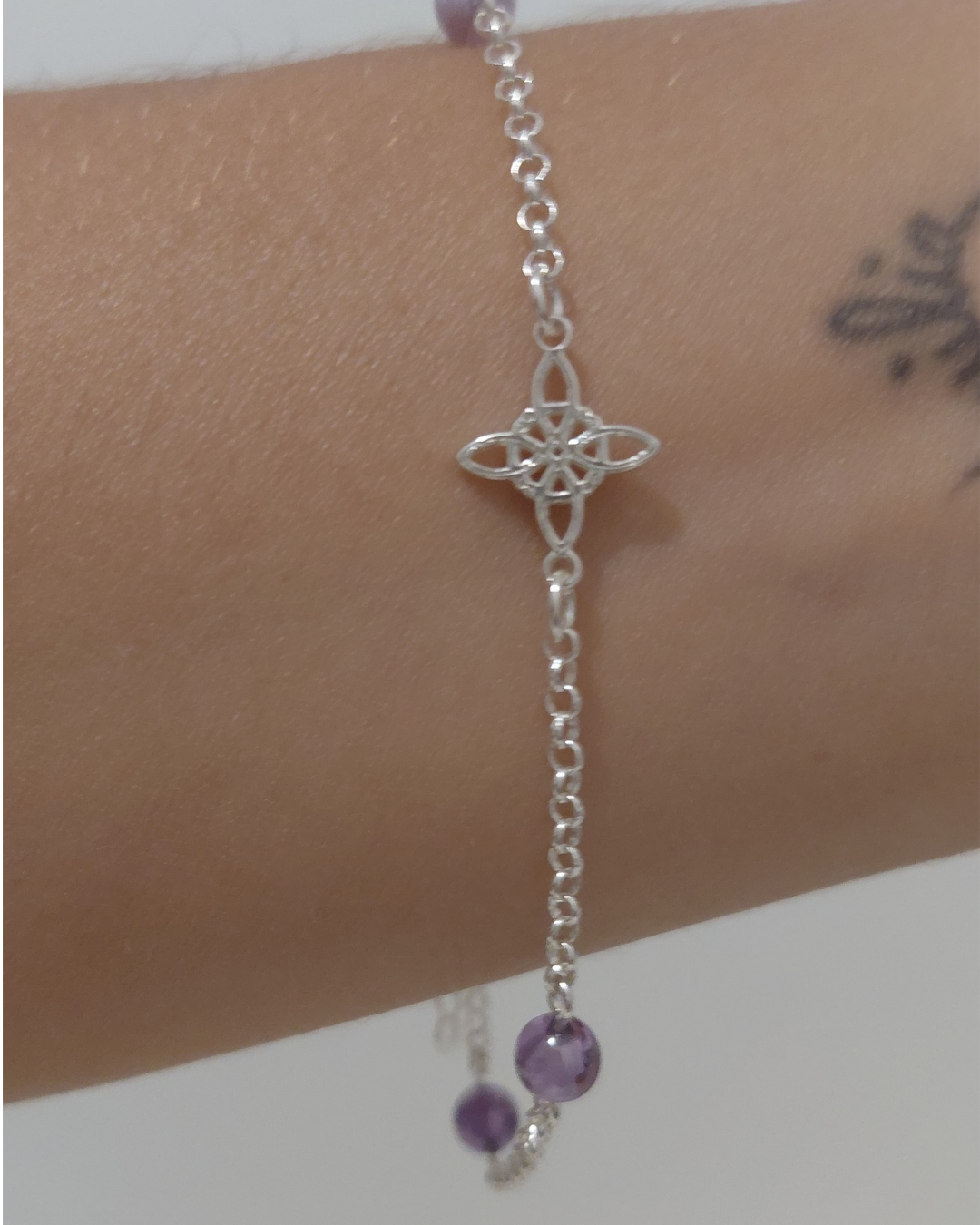 Pulsera Plata Nudo de Bruja con Piedras Naturales