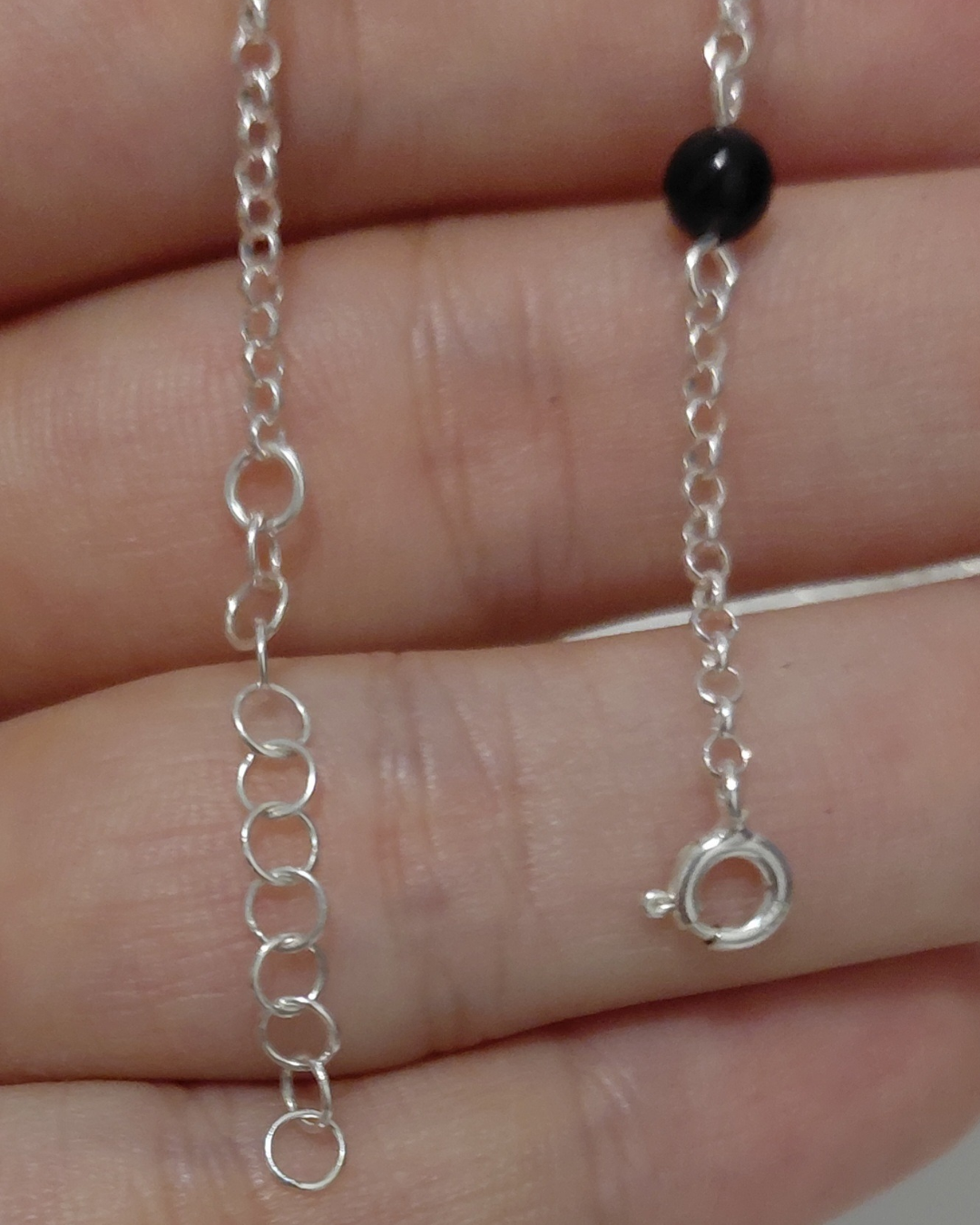 Pulsera Plata Nudo de Bruja con Piedras Naturales