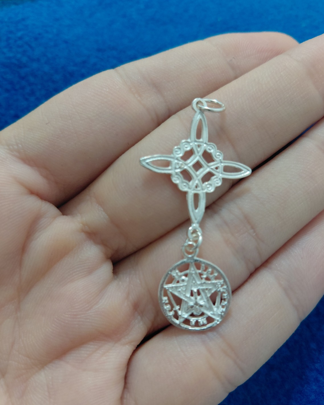 Colgante Doble Protección Nudo de Bruja y Tetragramatón