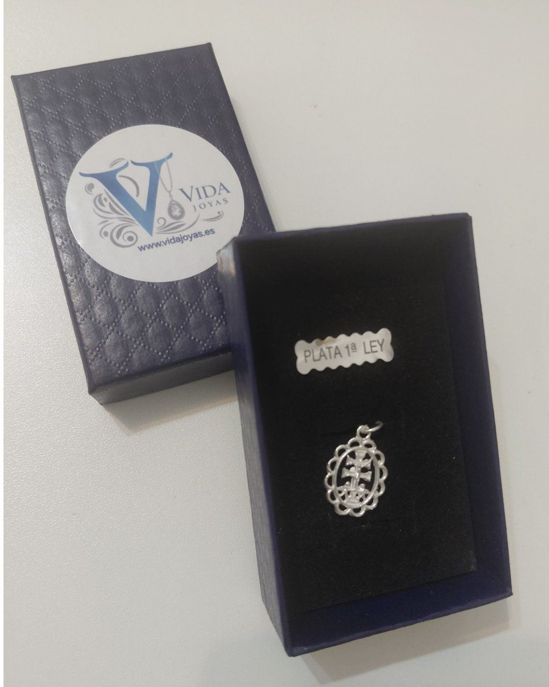 Colgante Cruz de Caravaca de plata de ley con filigrana