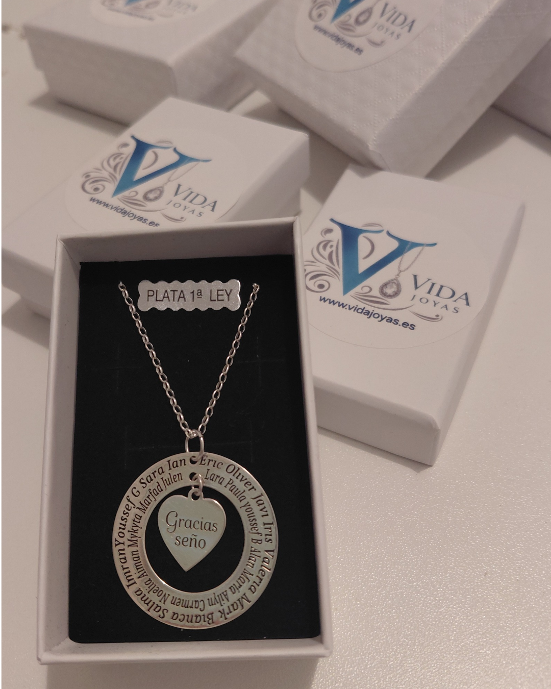Collar Personalizado Gracias Seño · Aro con Corazón Grabado en Plata