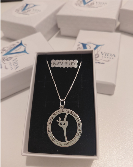 Collar Personalizado Gimnasia · Aro con Gimnasta y Nombres Grabados en Plata