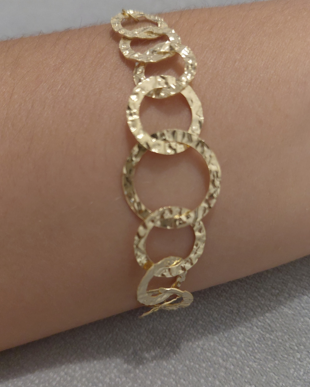 Pulsera Círculos Eternos Brillo Martillado