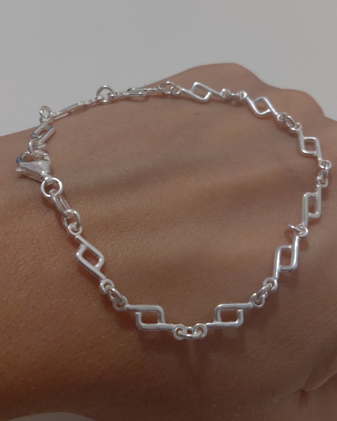 Pulsera Minimal Chic de Eslabones Geométricos