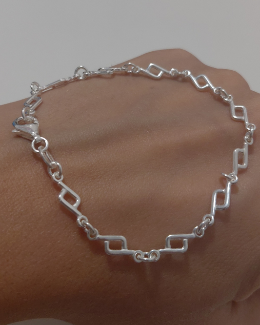 Pulsera Minimal Chic de Eslabones Geométricos