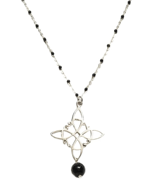 Collar Nudo de Bruja con Bolitas Negras y Ónix de Plata de Ley