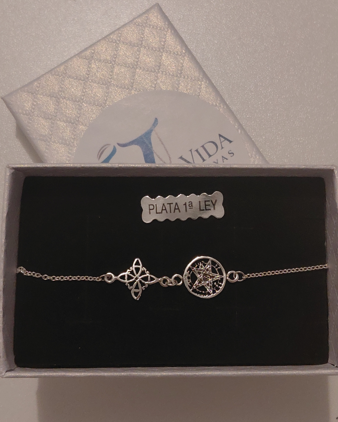 Pulsera Doble Protección Nudo de Bruja y Tetragramatón de Plata de Ley
