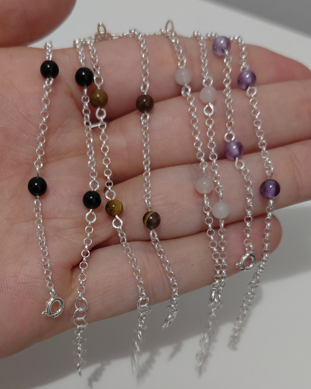 Pulsera Plata Nudo de Bruja con Piedras Naturales