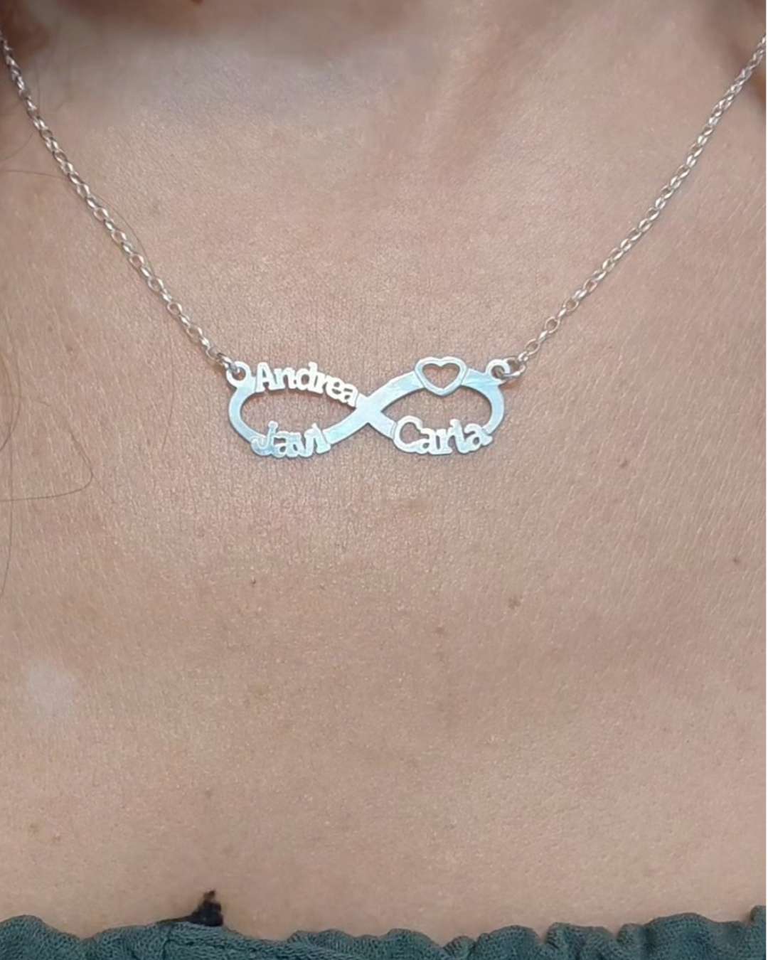 Collar Infinito de plata personalizado con nombres