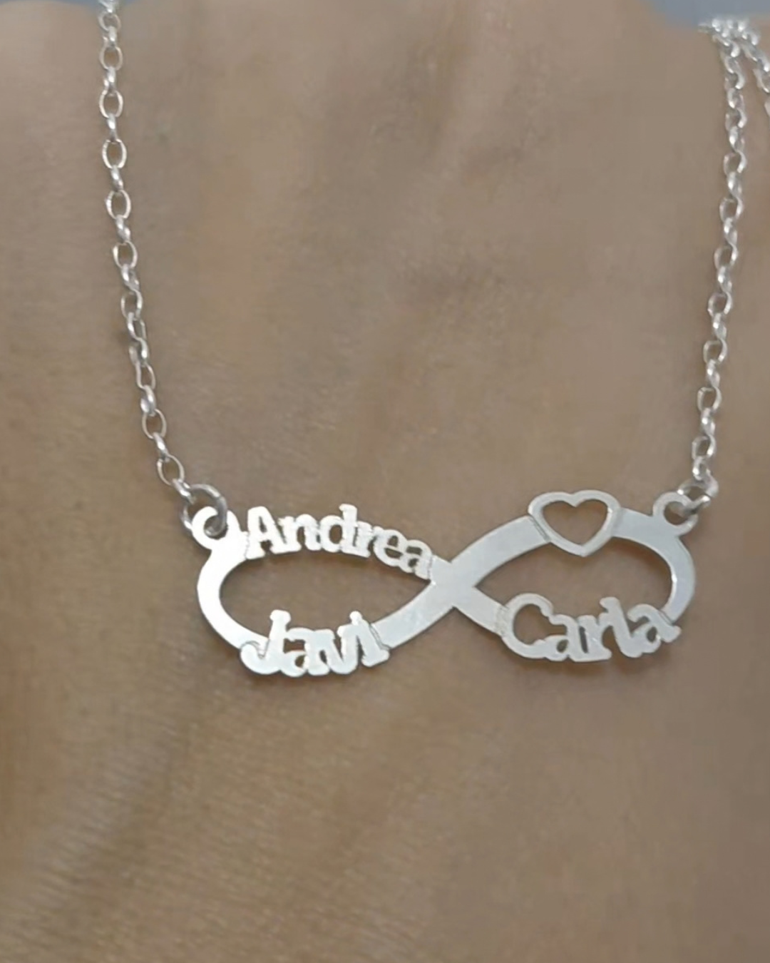 Collar Infinito de plata personalizado con nombres
