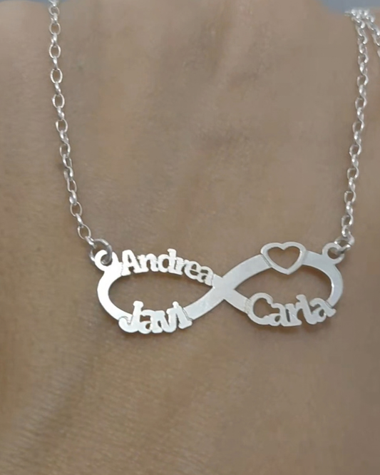 Collar Infinito de plata personalizado con nombres