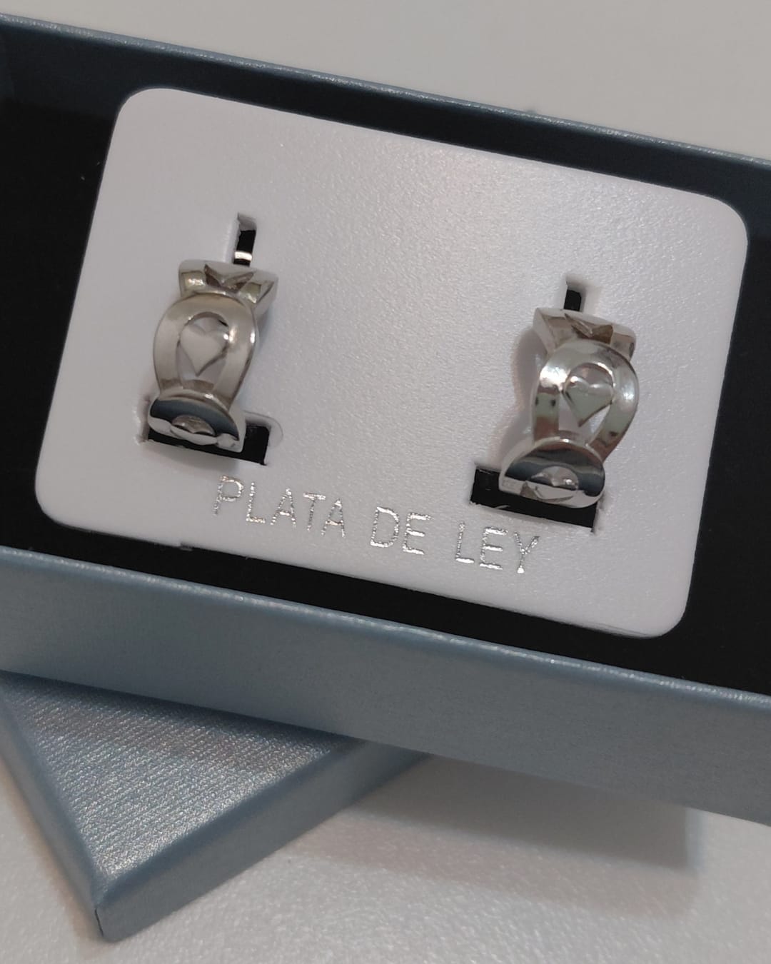 Pendientes Medio Aro Corazones Calados