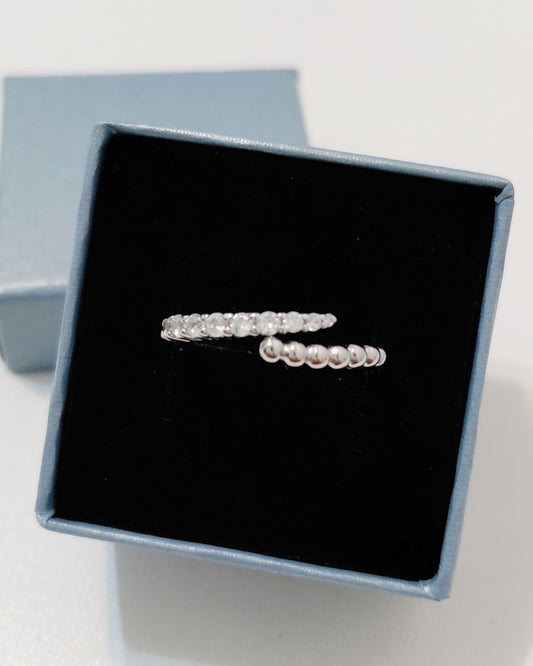 Anillo ajustable de bolitas y circonitas