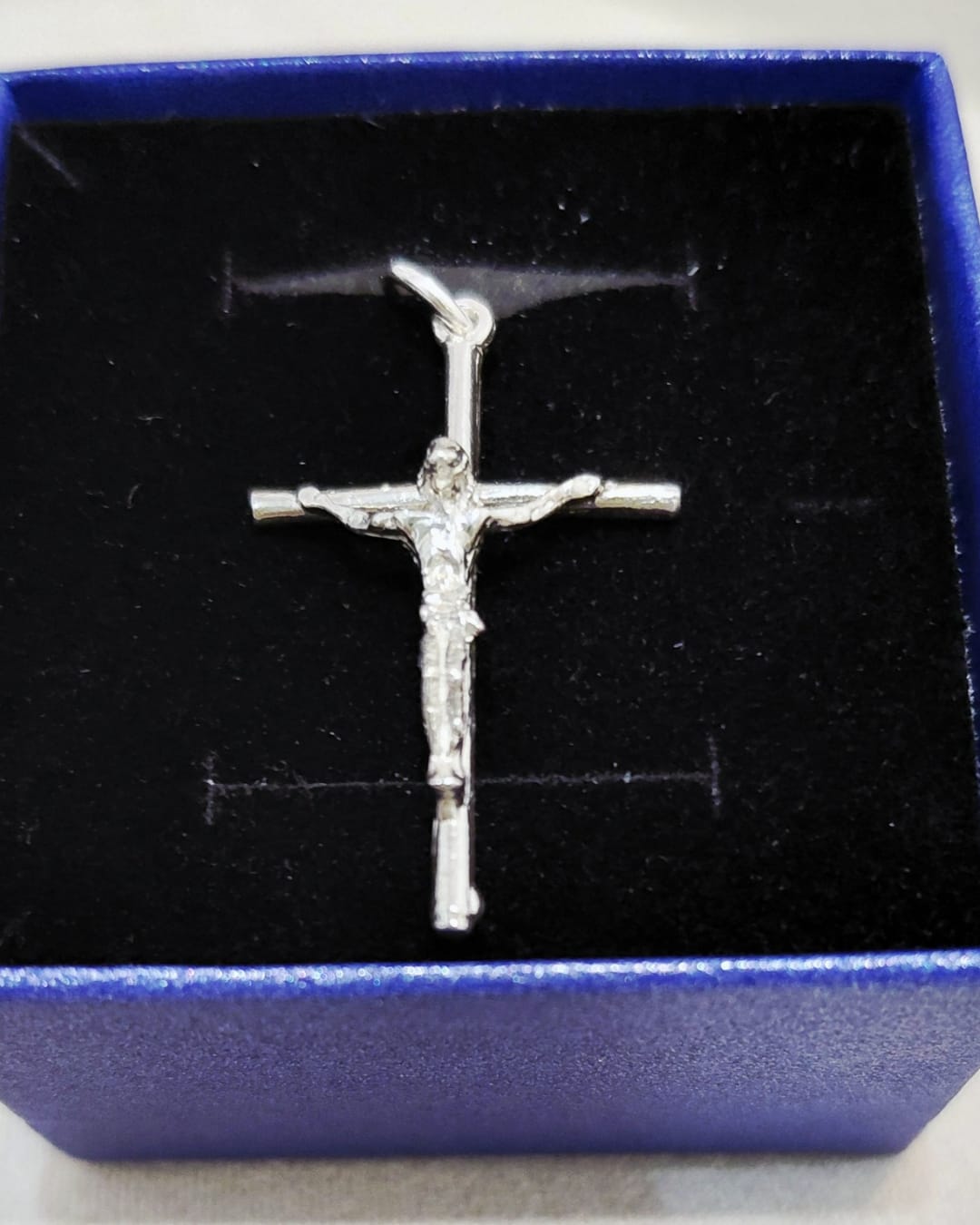 Colgante Cruz con Cristo en Plata
