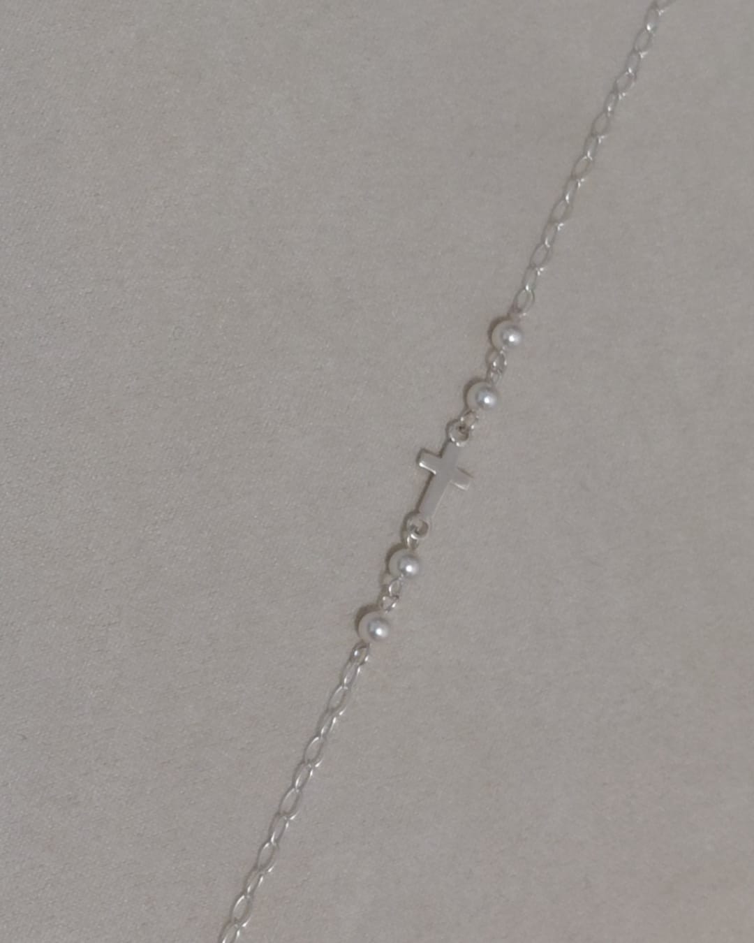 Pulsera Cruz y Perlas en Plata