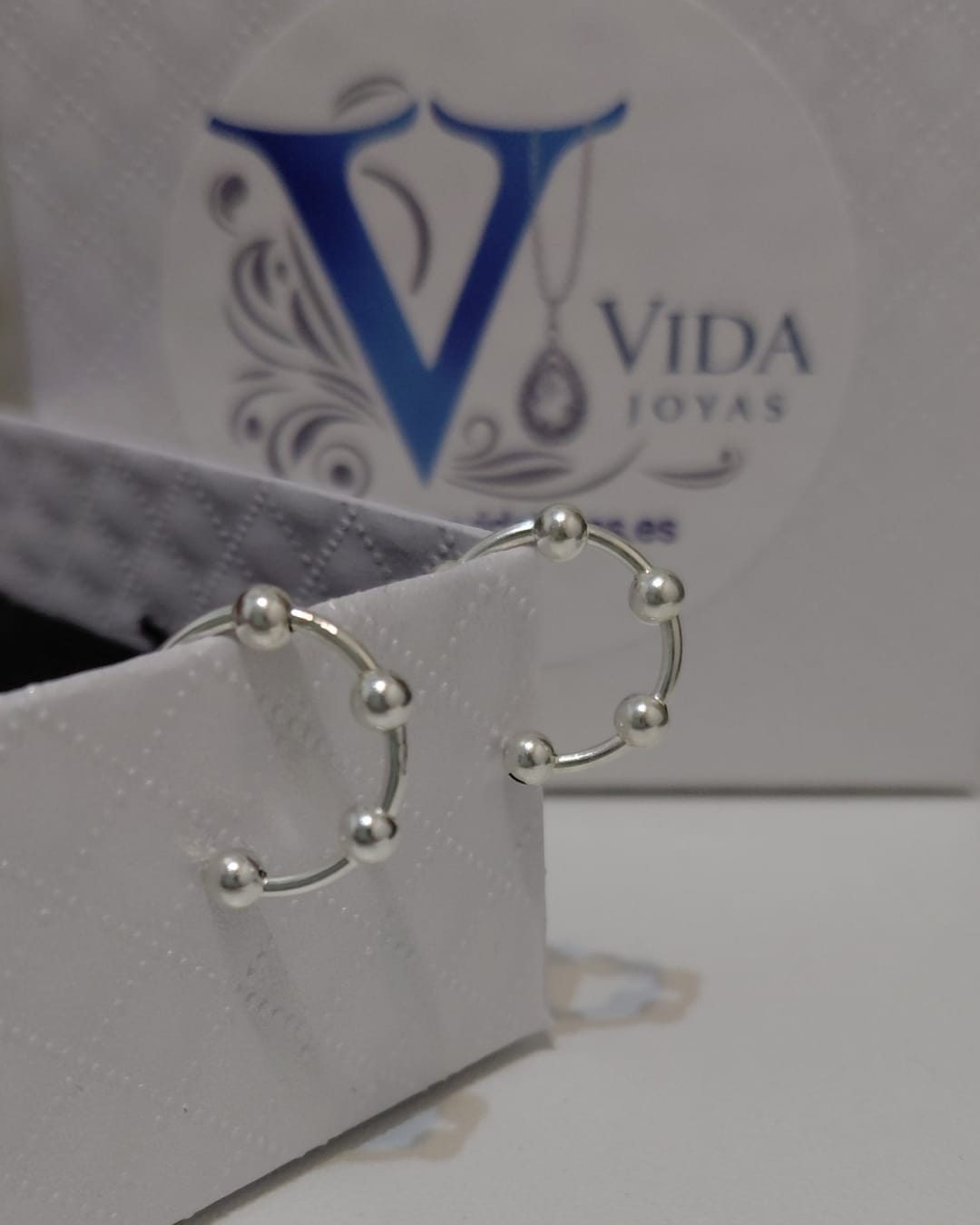 Aritos de Plata con Bolitas Intercaladas