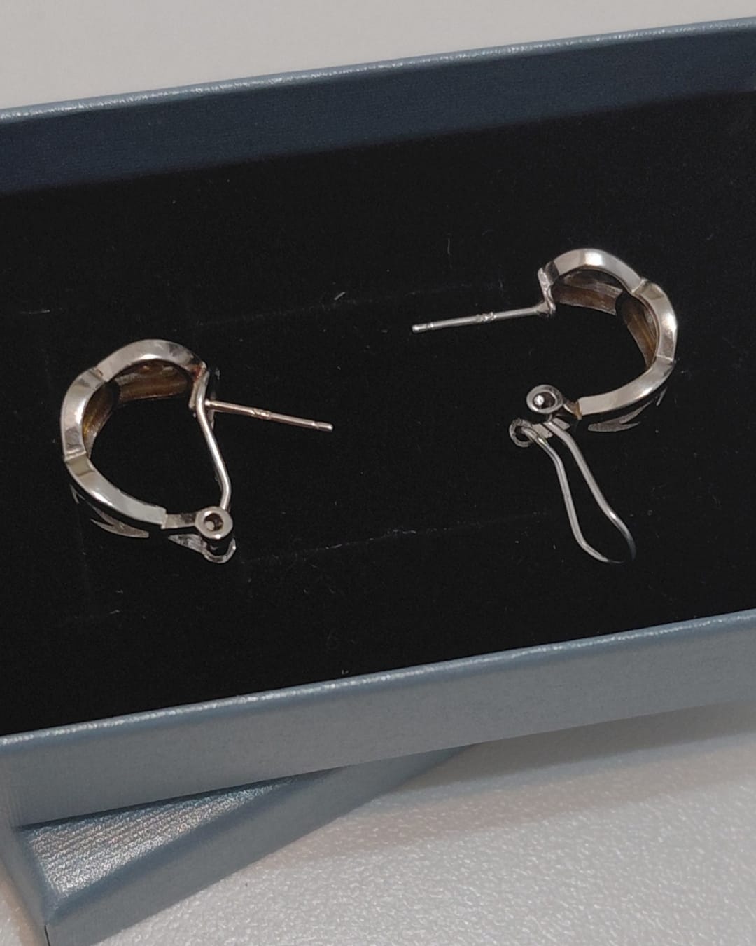 Pendientes Medio Aro Corazones Calados