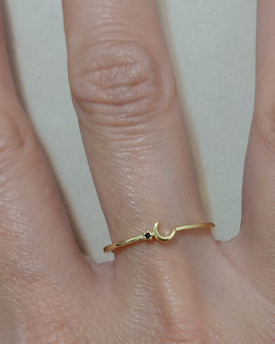 Anillo Dorado Luna Circonita Negra