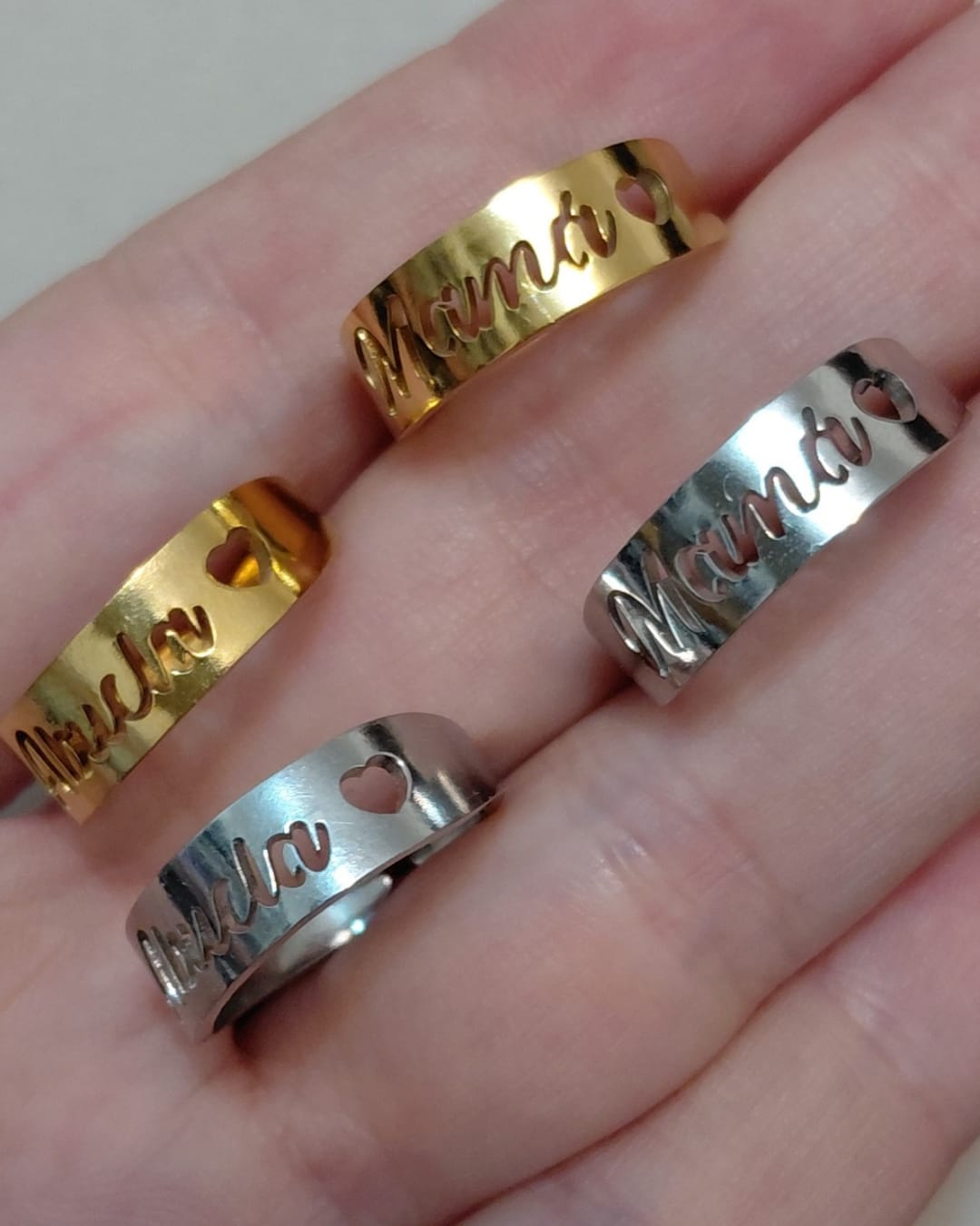 Anillo Calado Mamá o Abuela con Corazón