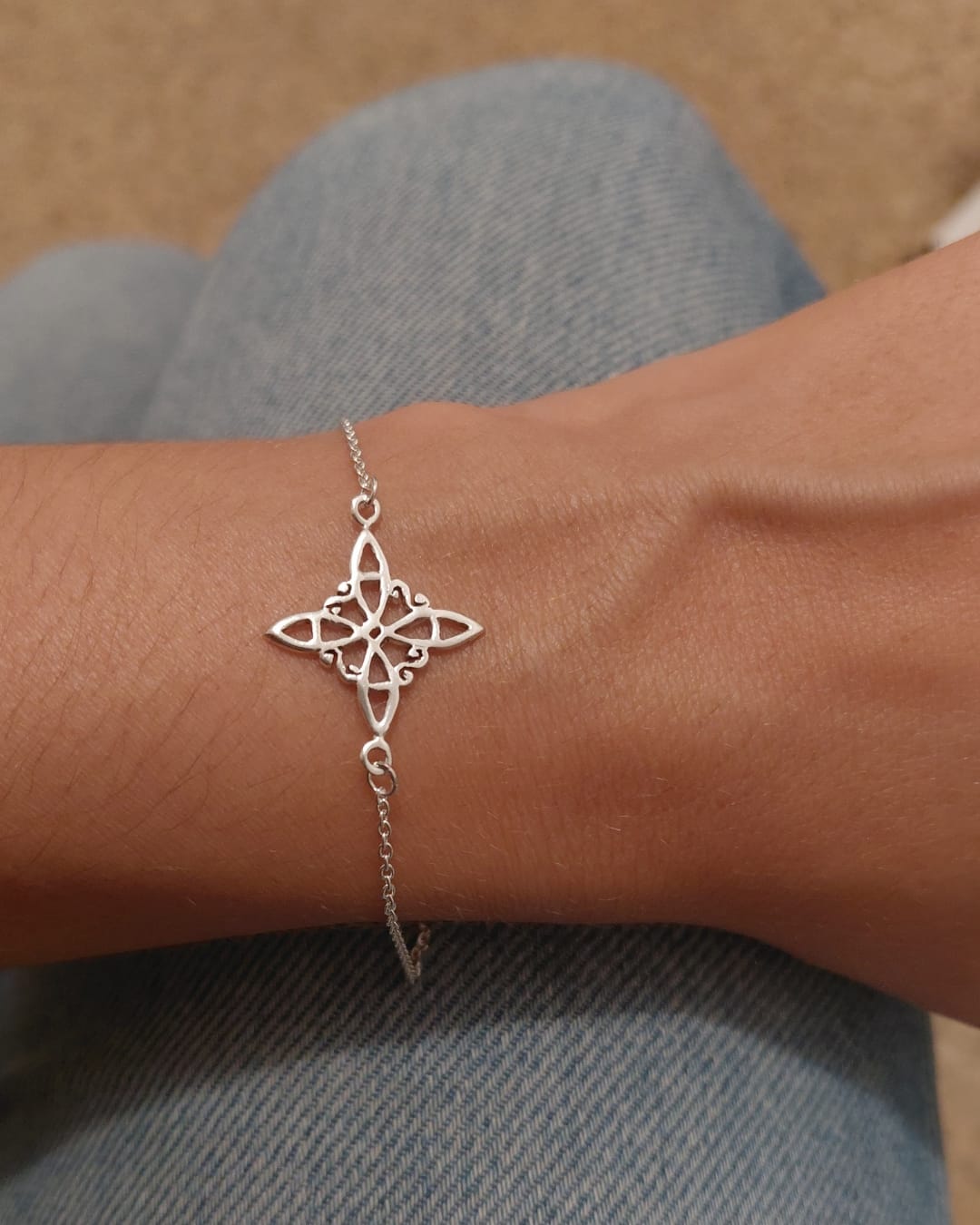 Pulsera Nudo de Bruja de Plata de Ley