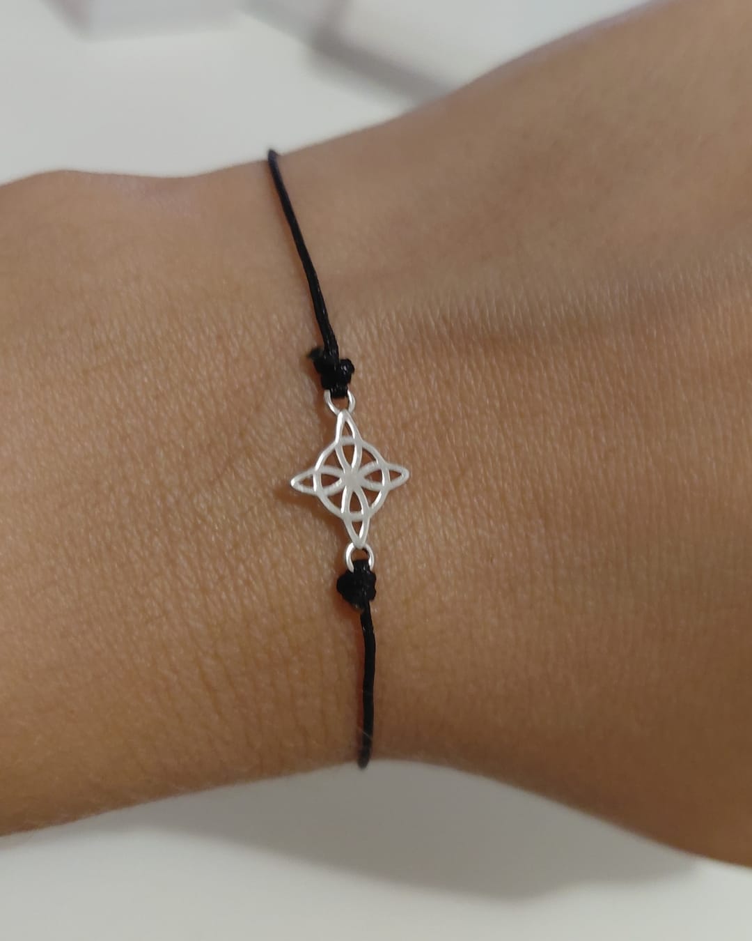 Pulsera Hilo Negro Nudo de Bruja